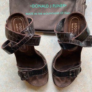 ESPRESSO BROWN HEELS! Awesome with jeans and dresses! Size 7. Made in Italy!